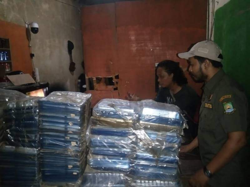 Cegah Kriminalitas, Tramtib Ciledug Sita Ratusan Botol Miras Ilegal