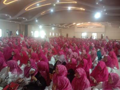 Pengajian Rutin Bulanan Kecamatan Karawaci: Ribuan Ibu Hadir, Ustad Solmed Beri Tausiyah Penuh Makna