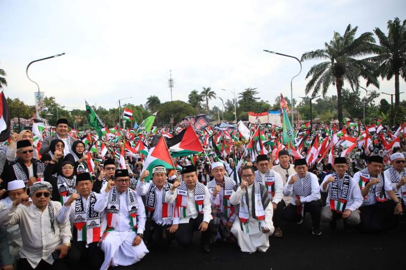Ribuan Warga Kota Tangerang Serukan Aksi Damai Bela Palestina di Taman Elektrik