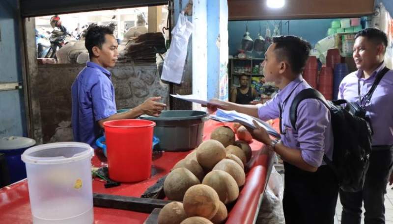 PT BPR Kerta Raharja Gemilang Sosialisasikan Program Gebyar UMKM Tangerang Gemilang di Pasar Tigaraksa