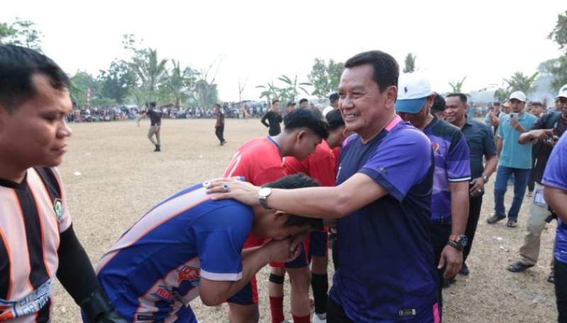 Tutup Kompetisi Sepak Bola Antar-RT di Rancabuaya, Bupati Tangerang: Utamakan Sportivitas dan Kebersamaan