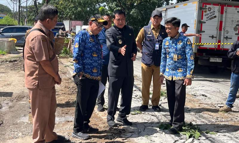 Bupati Tangerang Tinjau Perbaikan Jalan Bojong Renged Teluknaga