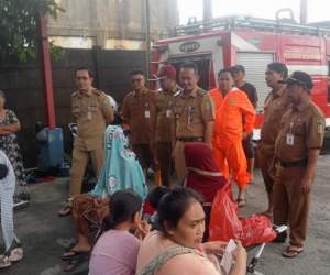 Dinsos Kota Tangerang Salurkan Bantuan Makanan dan Logistik untuk Warga Terdampak Banjir