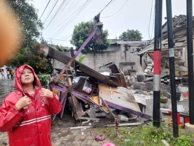 Angin Puting Beliung Terjang Solear, Puluhan Rumah Warga Rusak Parah