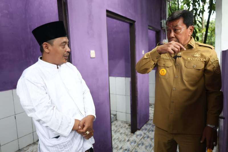 Bupati Tinjau Ponpes Darussalam Jeunjing Penerima Bantuan Program Sanitren