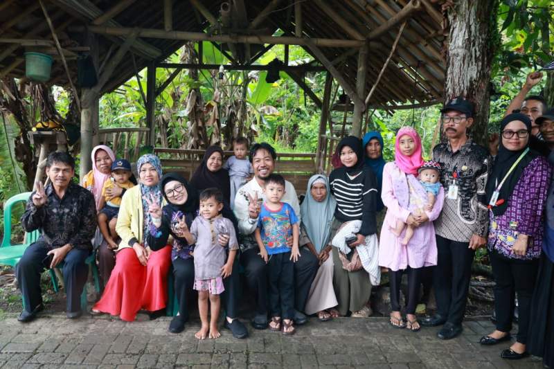 Wabup Intan Tinjau RTLH di Desa Patrasana Kresek