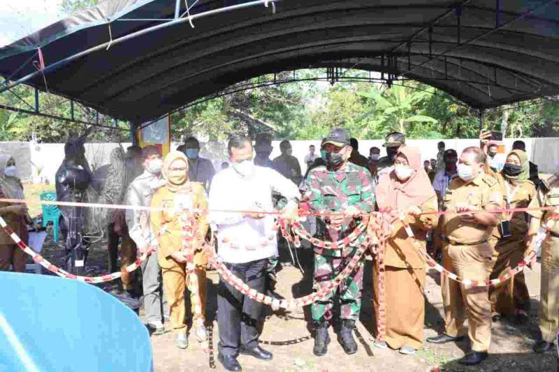 Plh Bupati OKU H. Edward Chandra Bersama Dandim 0403 OKU Letkol (Arh) Tan Kurniawan Meresmikan Kolam Terpal