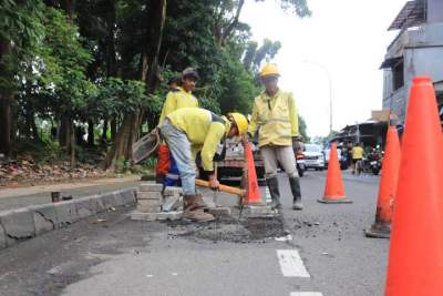 DPUPR Kota Tangerang Perbaiki Jalan Rusak Dampak Hujan dan Banjir
