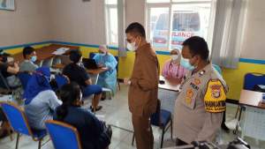 Wakil Ketua DPRD Provinsi Banten Barhum Monitoring Dan Sosialisasi Vaksinasi Di Puskesmas Kedaung, Sepatan Timur