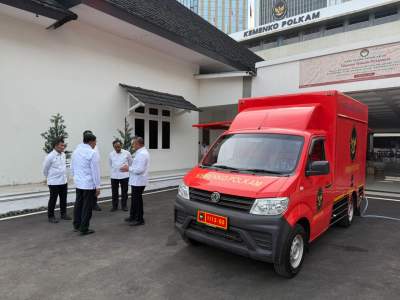 Negara Untuk Masyarakat: Menko Polkam Lagi-Lagi Mengirimkan Bantuan Tambahan 4 Ton Bantuan dan Satu Unit Mobil Water Treatment ke Aceh, Pastikan Air Bersih Tersedia Hari Ini