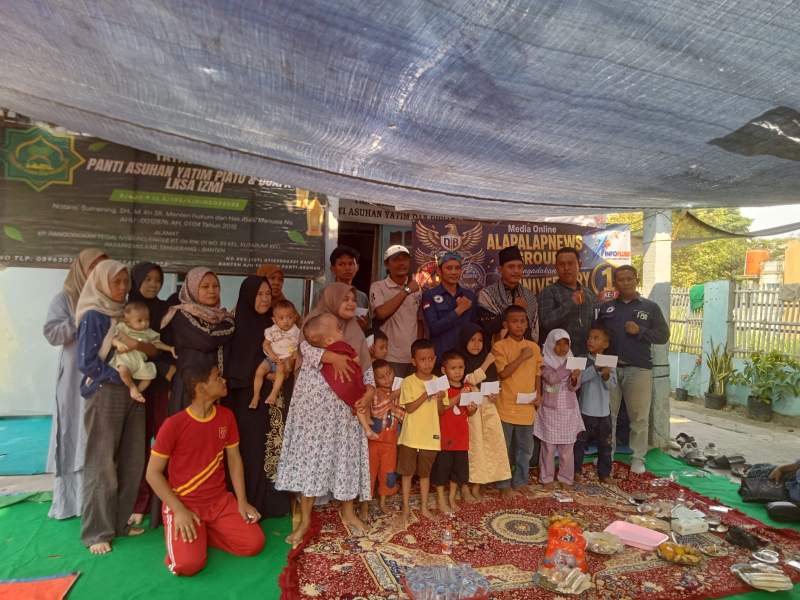 Rayakan HUT ke-1, Alap-Alap News Group Salurkan Santunan untuk Anak Yatim LKSA IZMI
