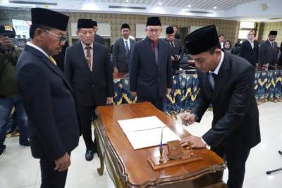 Walikota Tangerang Lantik Dedy Ochen SE sebagai Direktur Utama Perumda Pasar Kota Tangerang Periode 2025–2030