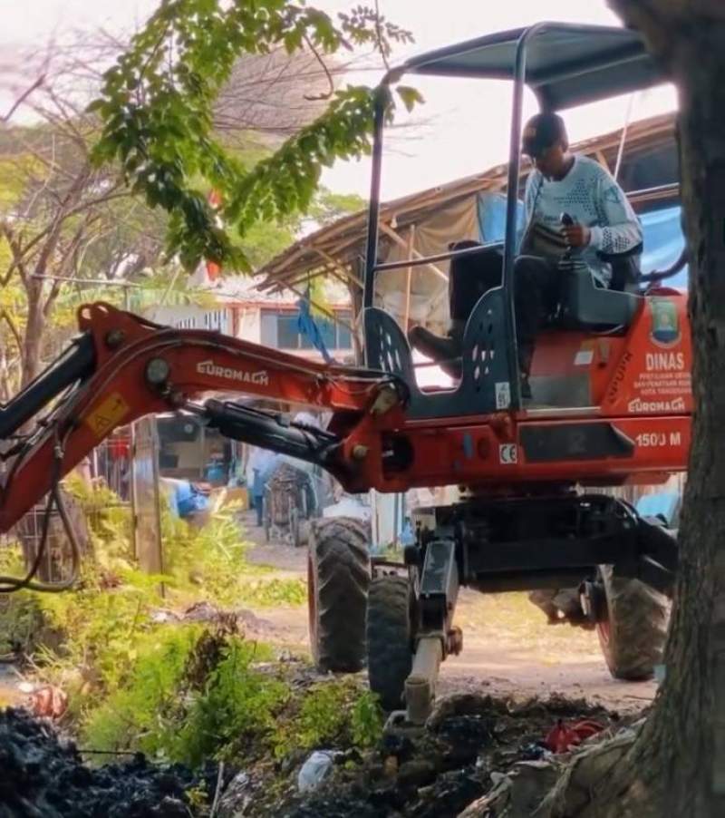 Gencarkan Aksi Mitigasi Banjir,Pemkot Tangerang Normalisasi Saluran Pembuang Pasar Baru Karawaci