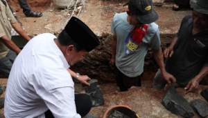 Bupati Tangerang Letakkan Batu Pertama Pembangunan Masjid Al Muawanah di Desa Jeungjing