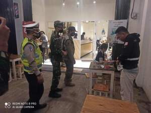 "Guyub TNI-Polri Tiga Pilar" Ditlantas Polda Banten bersama TNI Patroli Prokes Mencegah Penularan Covid-19