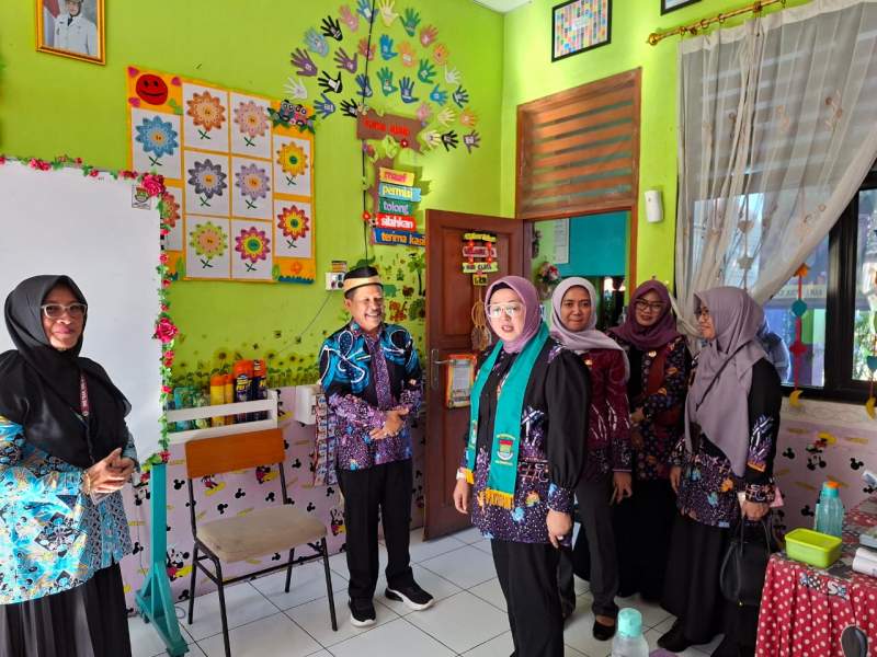 SDN III Pasar Kemis Jadi Percontohan, Wabup Intan Tebarkan Semangat Parenting Berkelanjutan