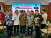 Dialog Kebangsaan, Sudirman Indra Serahkan Buku Panduan Bank Air dan Tol Air kepada Wamen UMKM