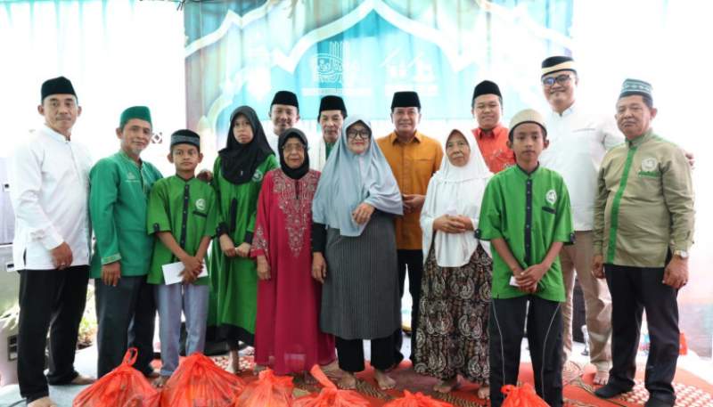 Bupati Tangerang Simbolis Salurkan Bantuan Yatim Di Yayasan Himpul Darusaadah