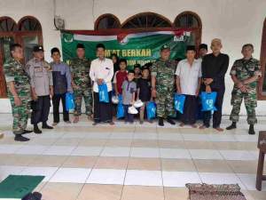 Aksi Sosial Jum'at Berkah Koramil 13 Cisoka